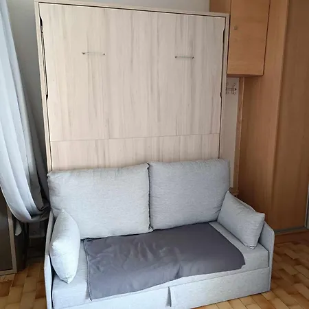 Avec Terrasse 아그